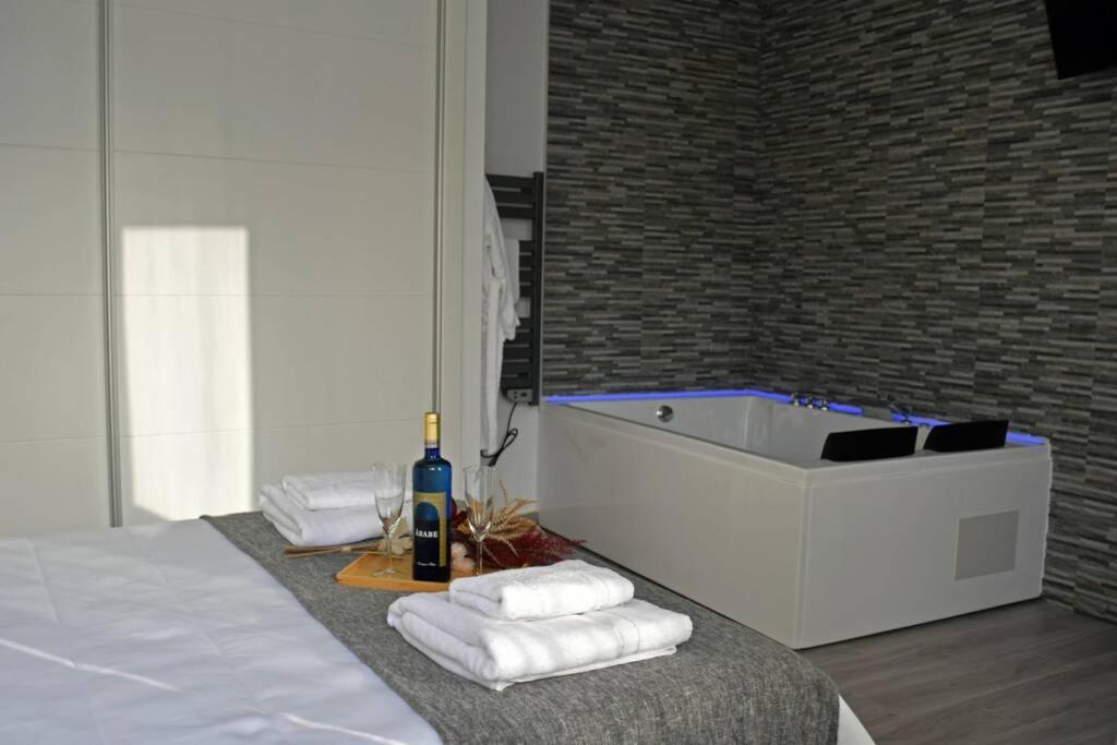 Alojamientos Lola, Suite Con Jacuzzi Benalup-Casas Viejas Εξωτερικό φωτογραφία