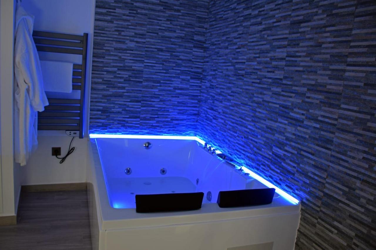Alojamientos Lola, Suite Con Jacuzzi Benalup-Casas Viejas Εξωτερικό φωτογραφία
